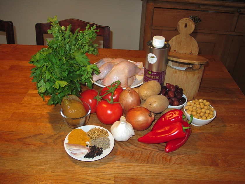 Tajine au poulet, patates et olives